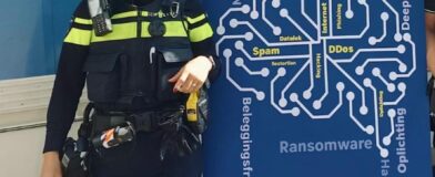 Politievoorlichting over babbeltrucs en internetfraude